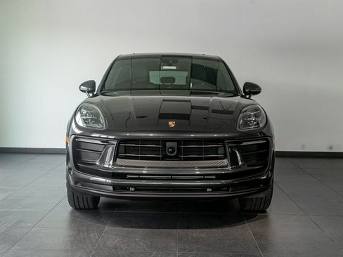 Certified 2025 Porsche Macan image 8