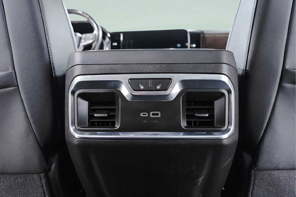 Used 2024 Chevrolet Silverado 1500 High Country AWD/4WD image 31