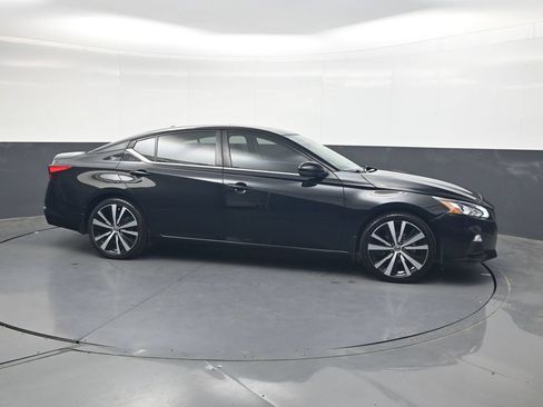 Used 2021 Nissan Altima 2.5 SR w/ SR Premium Package FWD image 4