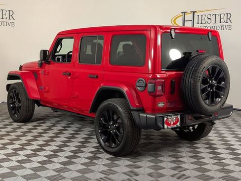 Used 2025 Jeep Wrangler Unlimited Sahara w/ Safety Group AWD/4WD image 5