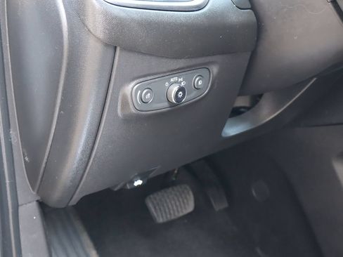 Used 2023 Chevrolet Equinox Premier FWD image 23
