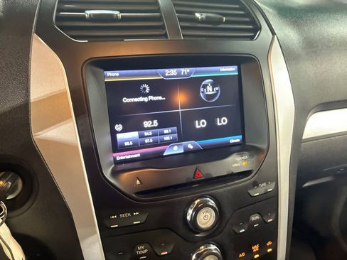 Used 2013 Ford Explorer XLT image 24