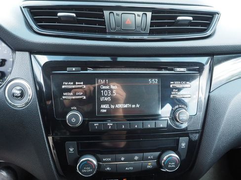 Used 2018 Nissan Rogue Sport SV AWD/4WD image 24