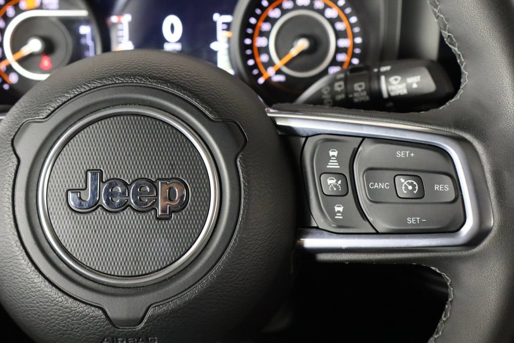 Used 2026 Jeep Wrangler Unlimited Sahara AWD/4WD image 35