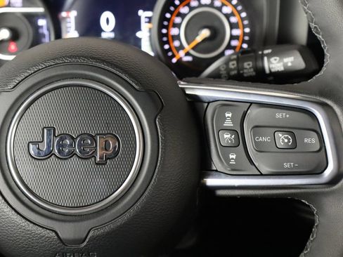 Used 2026 Jeep Wrangler Unlimited Sahara AWD/4WD image 35