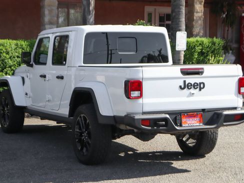 Used 2025 Jeep Gladiator Sport AWD/4WD image 6