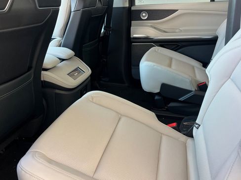 New 2026 Lincoln Navigator L Reserve AWD/4WD image 10