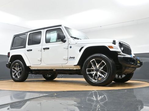 Used 2024 Jeep Wrangler Unlimited w/ Convenience Group AWD/4WD image 50