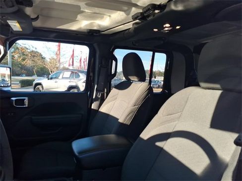 Used 2023 Jeep Gladiator Willys image 11