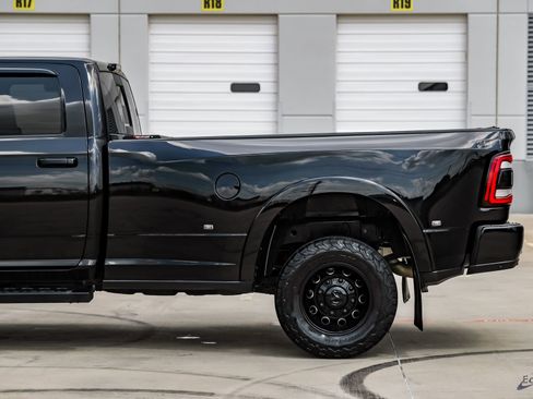 Used 2022 RAM 3500 Laramie w/ Night Edition image 9