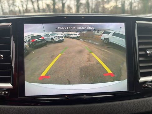 Used 2024 Chrysler Pacifica Touring-L image 19