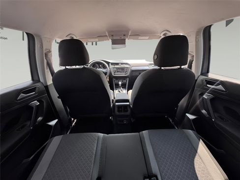 Used 2020 Volkswagen Tiguan S image 9