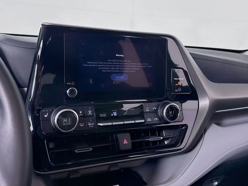 Certified 2024 Toyota Highlander XLE image 17