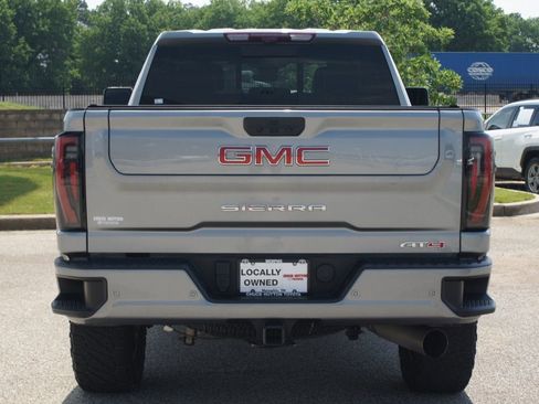 Used 2024 GMC Sierra 2500 AT4 w/ AT4 Premium Plus Package AWD/4WD image 3