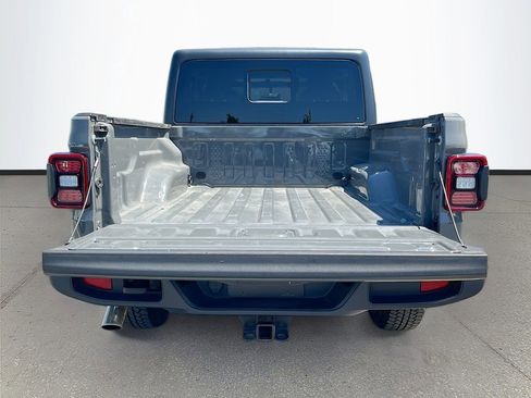 Certified 2020 Jeep Gladiator Overland AWD/4WD image 25