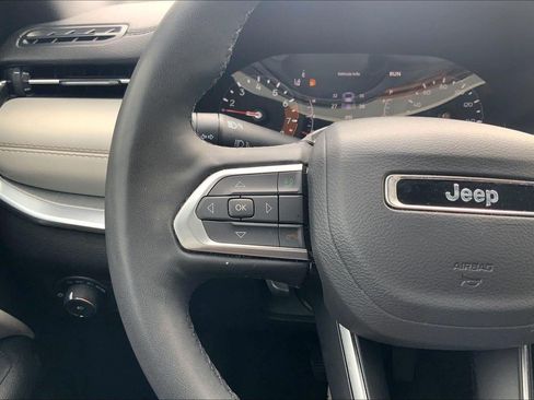 Used 2025 Jeep Compass Limited AWD/4WD image 18