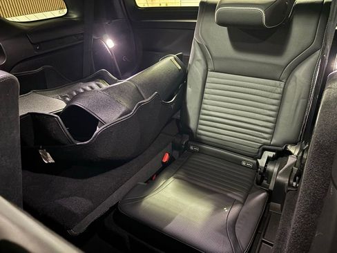 Used 2017 Land Rover Discovery HSE Luxury image 21