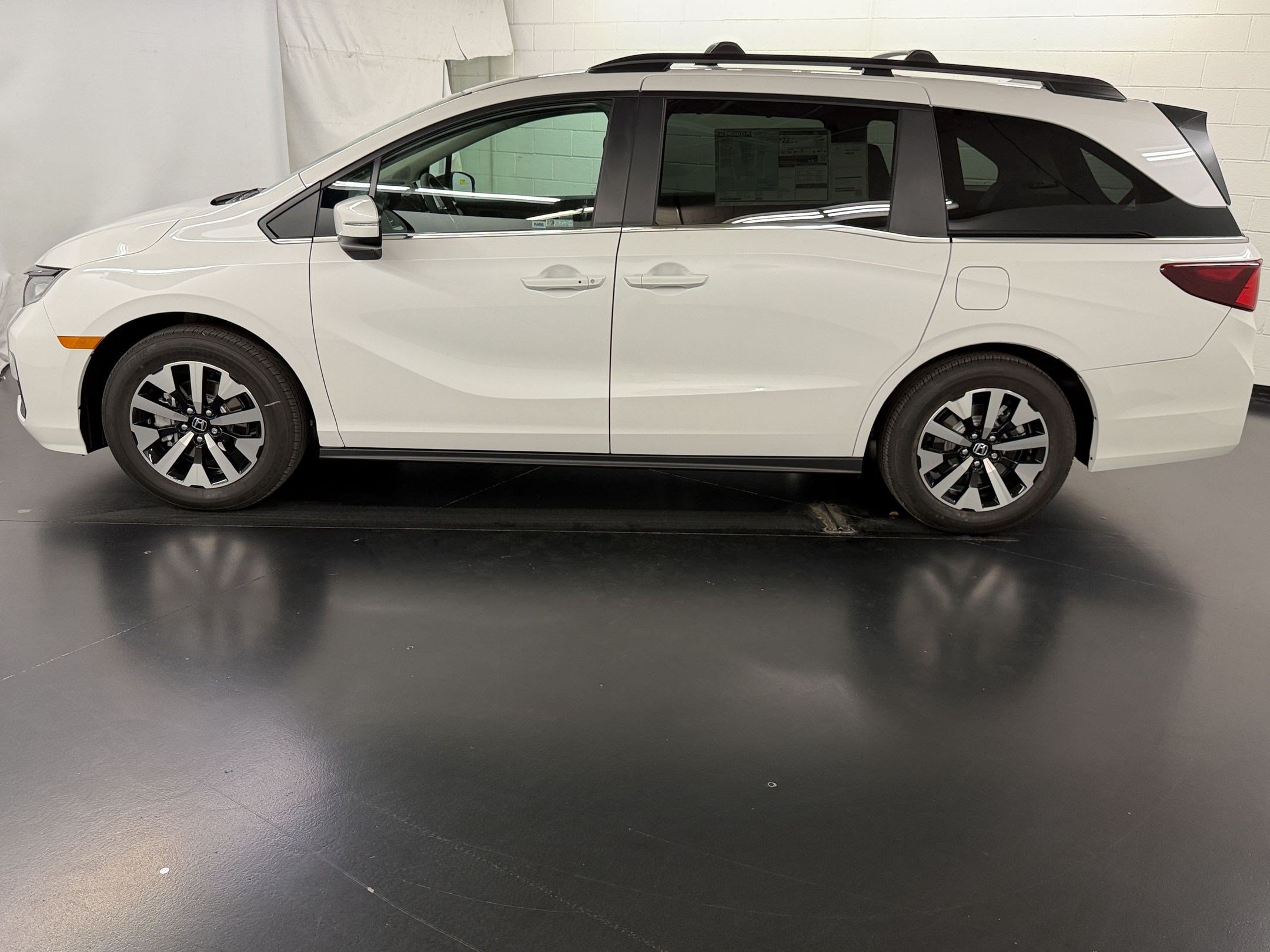 New 2027 Honda Odyssey EX-L image 2