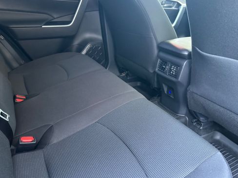 Used 2025 Toyota RAV4 LE AWD/4WD image 31