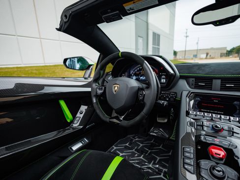 Used 2021 Lamborghini Aventador SVJ image 55