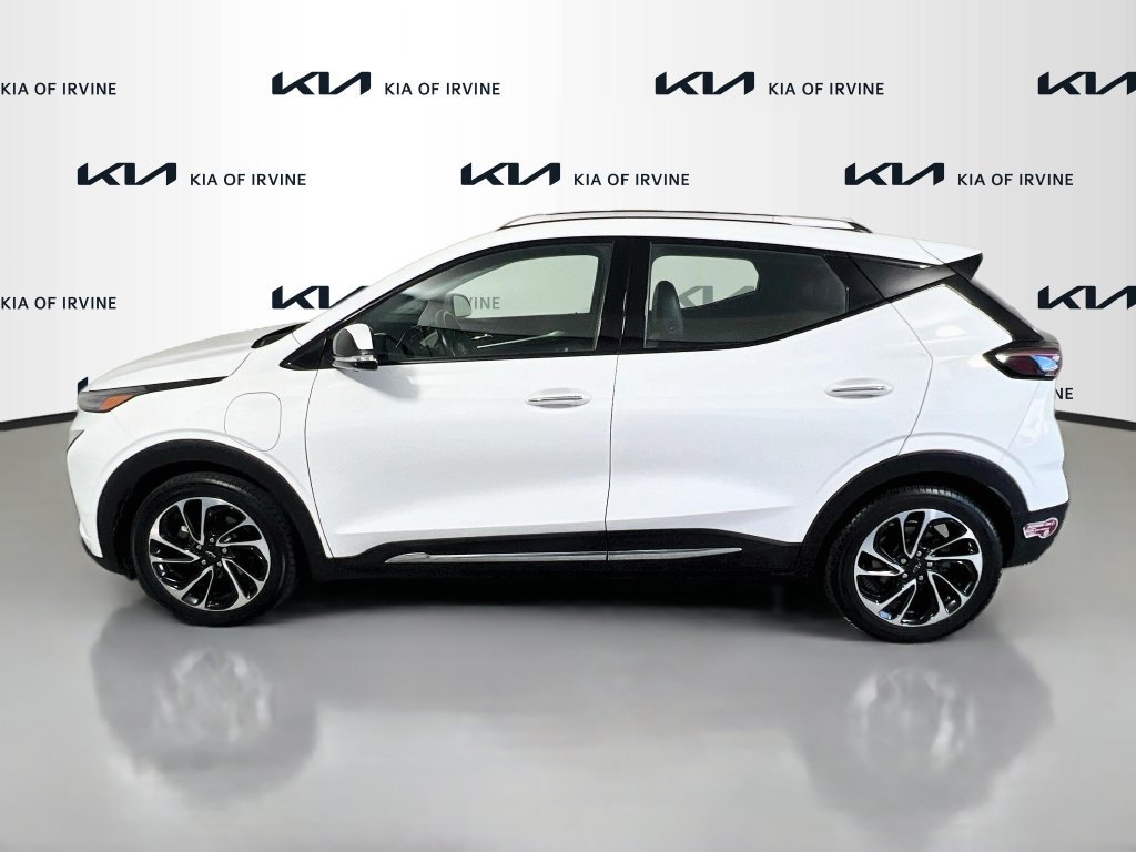 Used 2023 Chevrolet Bolt EUV Premier w/ Sun & Sound Package FWD image 4