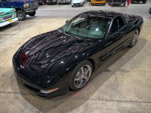 Used 1998 Chevrolet Corvette Coupe w/ Memory Pkg RWD image 15