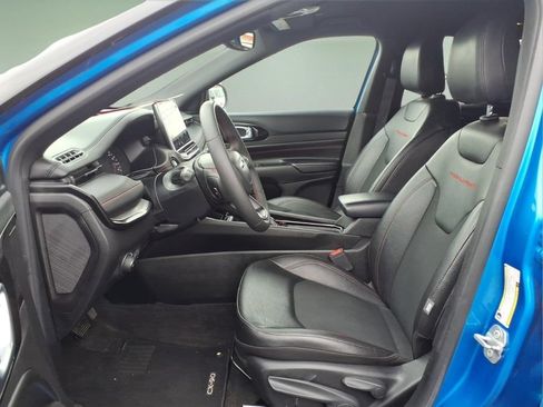 Used 2025 Jeep Compass Trailhawk AWD/4WD image 4
