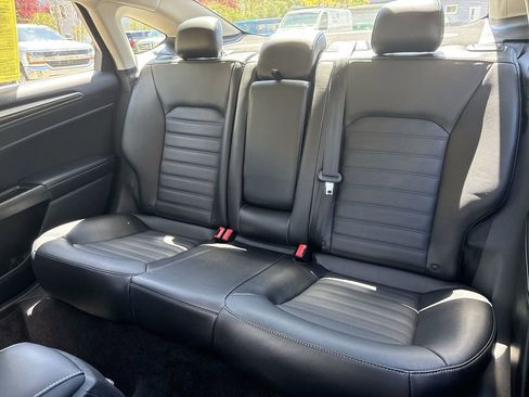 Used 2017 Ford Fusion SE w/ Fusion SE Technology Package FWD image 23