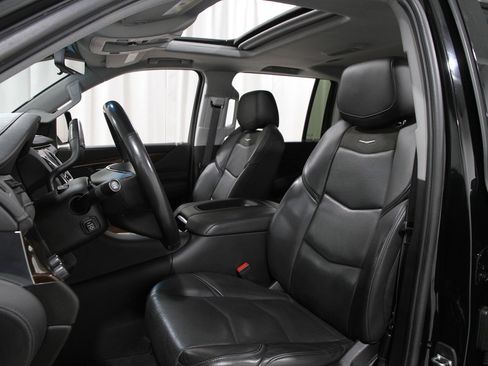 Used 2019 Cadillac Escalade ESV Luxury w/ Escalade Sport Edition image 5