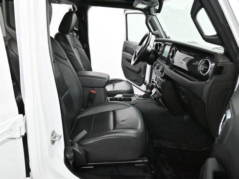 Used 2022 Jeep Wrangler Unlimited Sahara AWD/4WD image 29