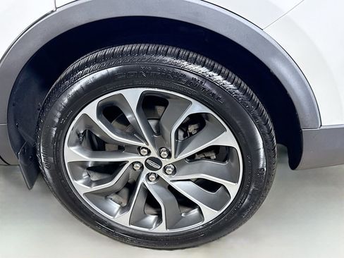 Used 2021 Lincoln Nautilus Reserve image 32