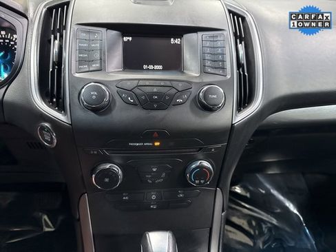 Used 2018 Ford Edge SE image 14