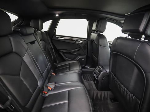 Used 2020 Porsche Macan image 25