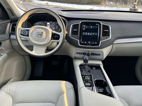 Used 2021 Volvo XC90 T5 Momentum image 19