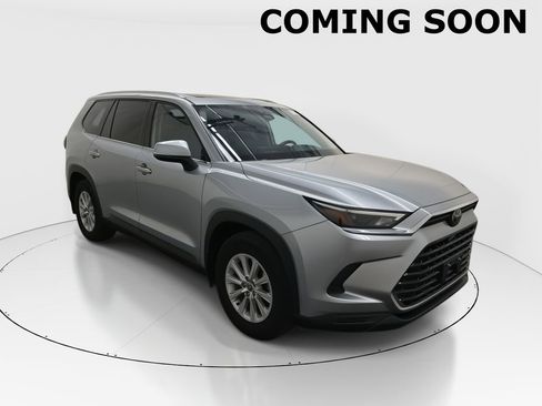 Used 2024 Toyota Grand Highlander XLE FWD image 1