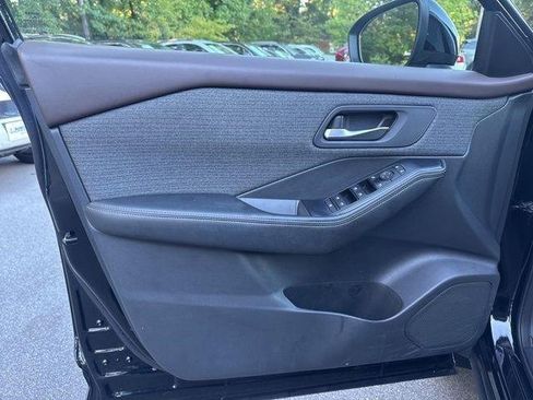 Used 2021 Nissan Rogue SV image 17