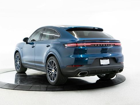 Certified 2024 Porsche Cayenne Coupe AWD/4WD image 3