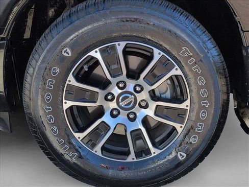 Used 2021 Nissan Titan SV w/ SV Convenience Package image 24