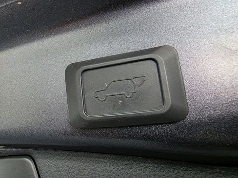 Used 2021 Toyota RAV4 XLE Premium AWD/4WD image 19
