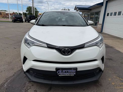 Used 2018 Toyota C-HR XLE FWD image 8