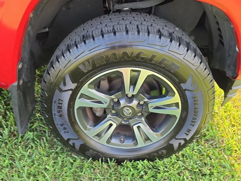 Used 2018 Toyota Tacoma TRD Sport RWD image 6