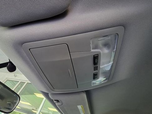 Used 2016 Toyota Highlander LE FWD image 25