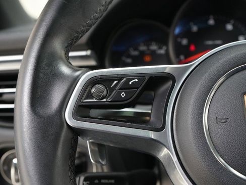 Used 2020 Porsche Macan image 44