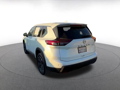 Used 2025 Nissan Rogue SV FWD image 11