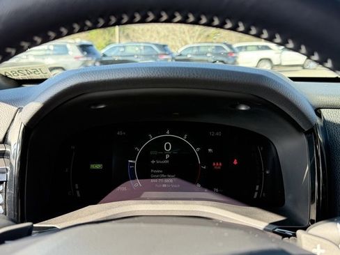 Used 2025 Toyota Camry SE image 19