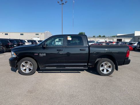 Used 2019 RAM 1500 Classic SLT w/ SLT Plus D←cor Group AWD/4WD image 4