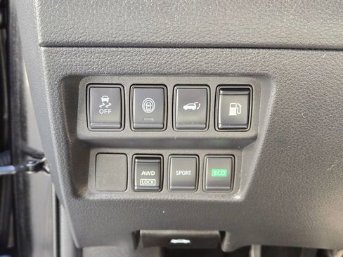 Used 2020 Nissan Rogue SV image 29