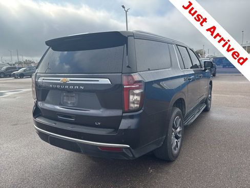 Used 2022 Chevrolet Suburban LT w/ Luxury Package image 5