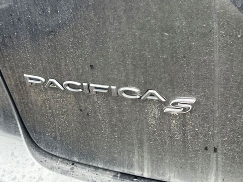 Used 2019 Chrysler Pacifica Touring Plus w/ S Appearance Package image 7