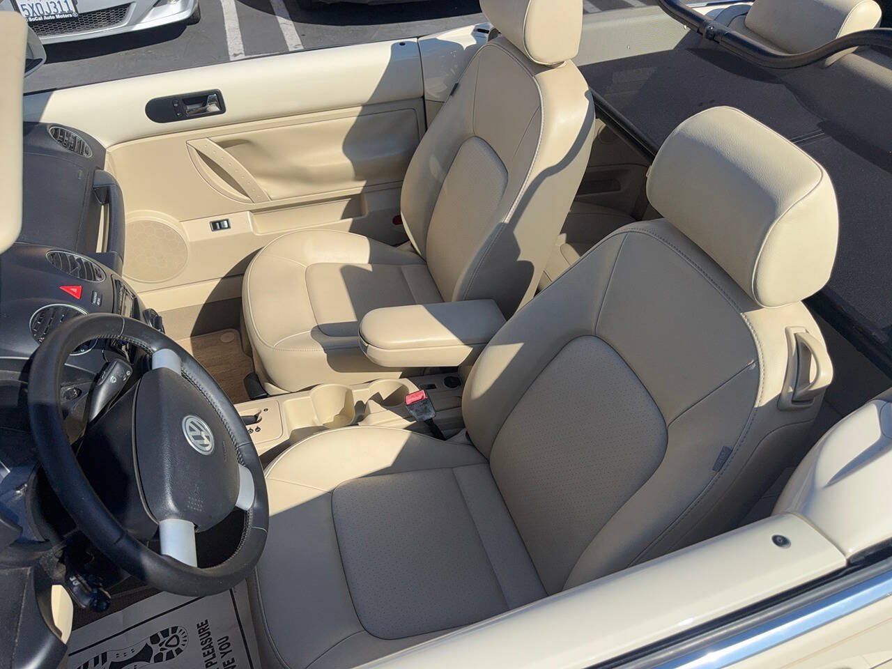Used 2010 Volkswagen Beetle Convertible FWD image 11